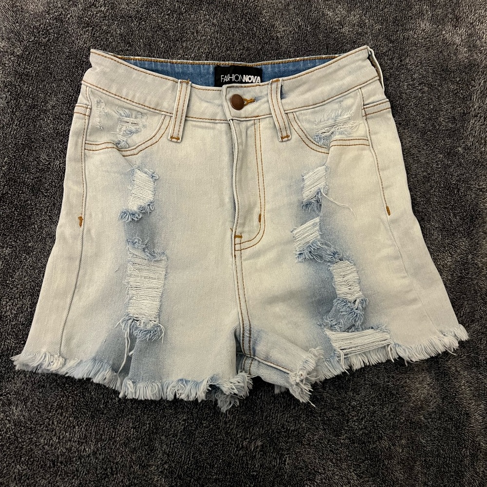 Size 3 brand new never worn fashion nova  Jean shorts OBO